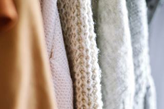 Garde-robe capsule : méthode, palette et exemple complet